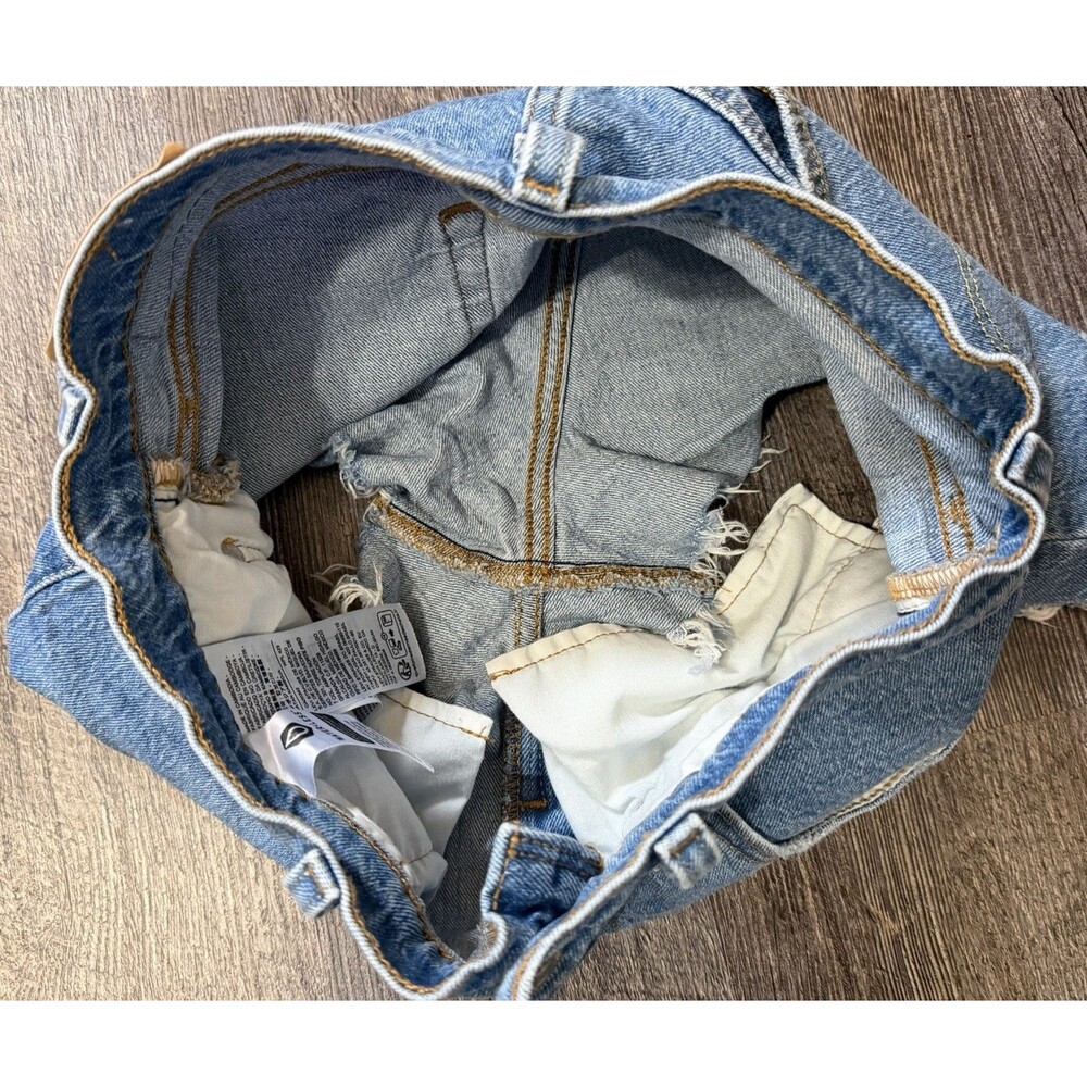 Levi’s 501 Cutoff Shorts Women’s W27 Button Fly Raw Hem Medium Wash Denim - Picture 6 of 12